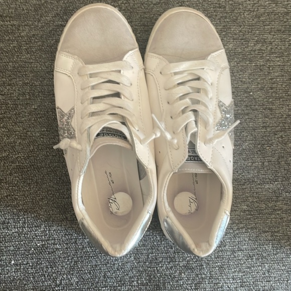 Sneakers - white with silver star - Picture 3 of 5